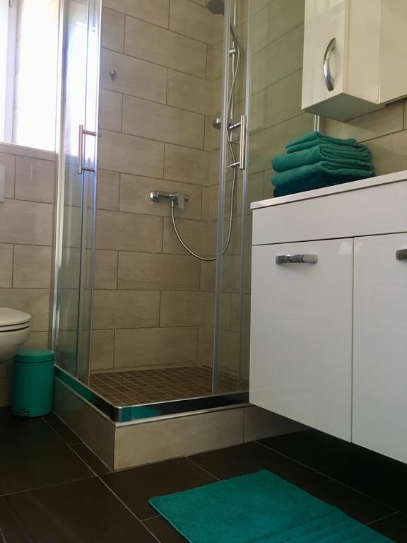 Appartement Douces Heures Avec Parking Couvert Prive Le Locle Exterior photo