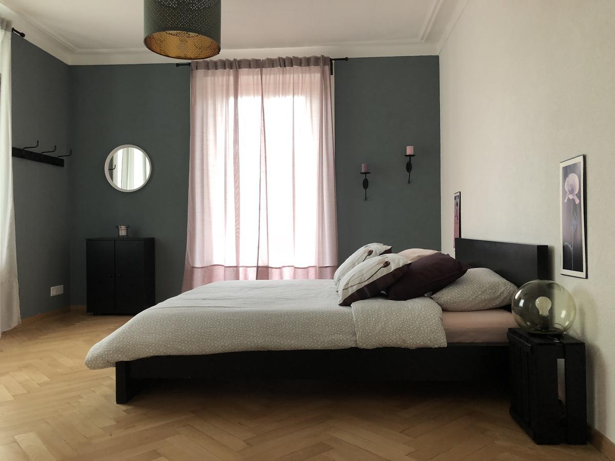 Appartement Douces Heures Avec Parking Couvert Prive Le Locle Exterior photo
